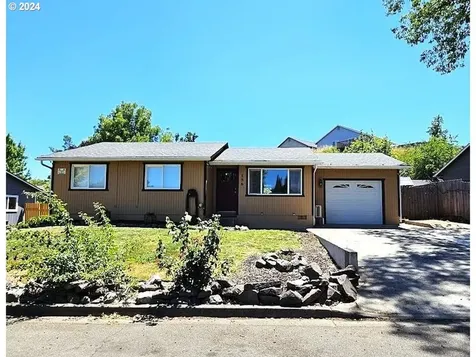 156 Lancaster Avenue Roseburg OR 97471