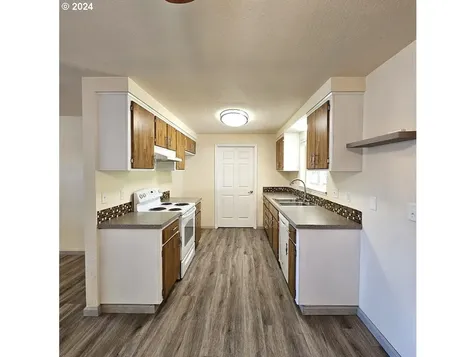 156 Lancaster Avenue Roseburg OR 97471