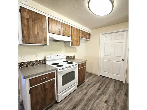 156 Lancaster Avenue Roseburg OR 97471
