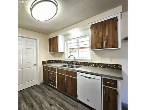 156 Lancaster Avenue Roseburg OR 97471