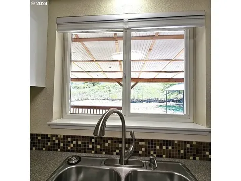 156 Lancaster Avenue Roseburg OR 97471