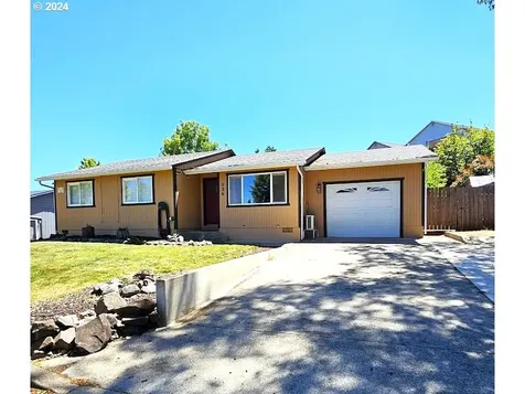 156 Lancaster Avenue Roseburg OR 97471