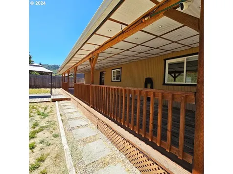 156 Lancaster Avenue Roseburg OR 97471