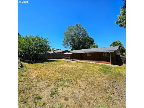 156 Lancaster Avenue Roseburg OR 97471