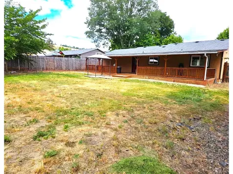 156 Lancaster Avenue Roseburg OR 97471