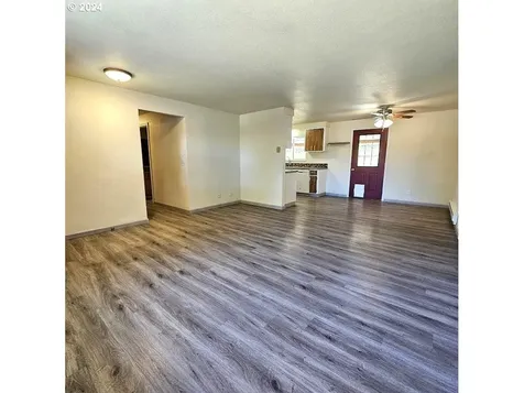 156 Lancaster Avenue Roseburg OR 97471