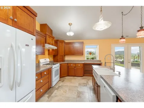 2253 Dairy Loop Road Roseburg OR 97471