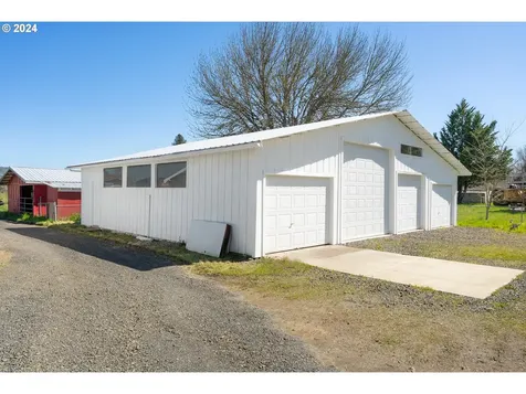 2253 Dairy Loop Road Roseburg OR 97471