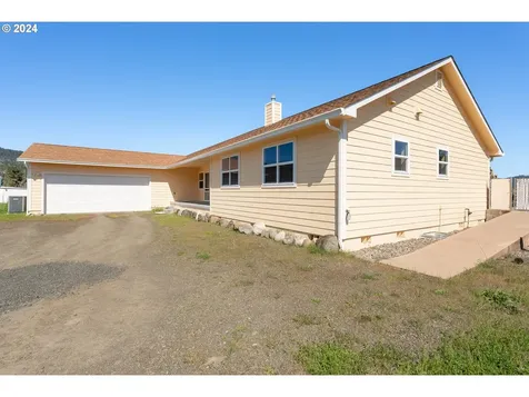 2253 Dairy Loop Road Roseburg OR 97471