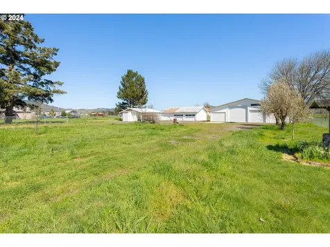 2253 Dairy Loop Road Roseburg OR 97471