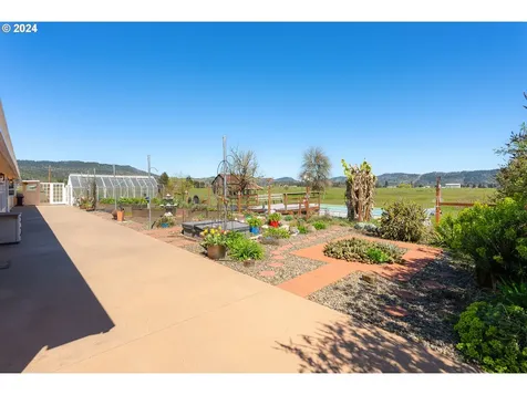 2253 Dairy Loop Road Roseburg OR 97471