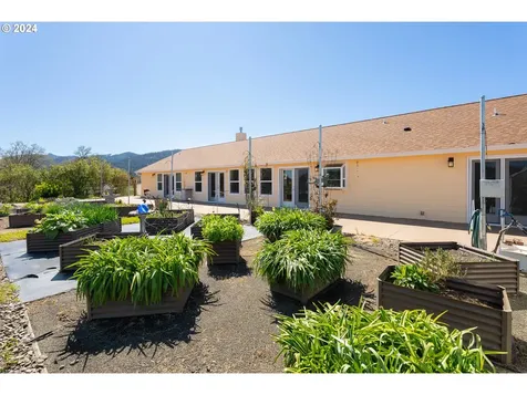 2253 Dairy Loop Road Roseburg OR 97471