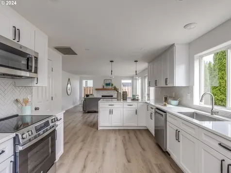 262 Ne Lenox Street Hillsboro OR 97124