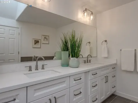 262 Ne Lenox Street Hillsboro OR 97124