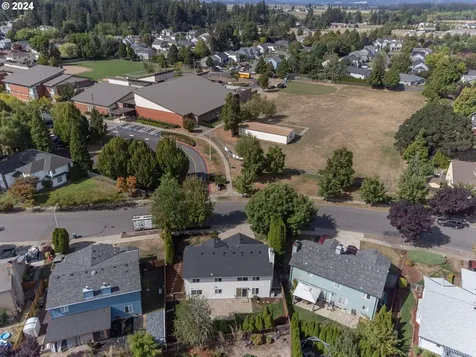 262 Ne Lenox Street Hillsboro OR 97124