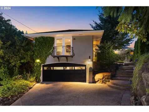 3200 NW Greenbriar Terrace Portland OR 97210