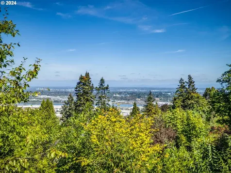 3200 NW Greenbriar Terrace Portland OR 97210