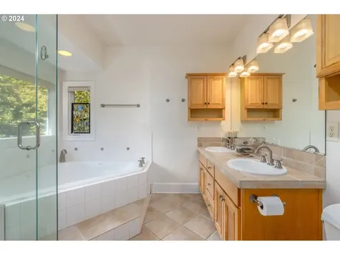 3200 NW Greenbriar Terrace Portland OR 97210