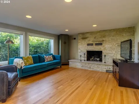 3200 NW Greenbriar Terrace Portland OR 97210