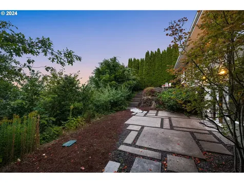 3200 NW Greenbriar Terrace Portland OR 97210