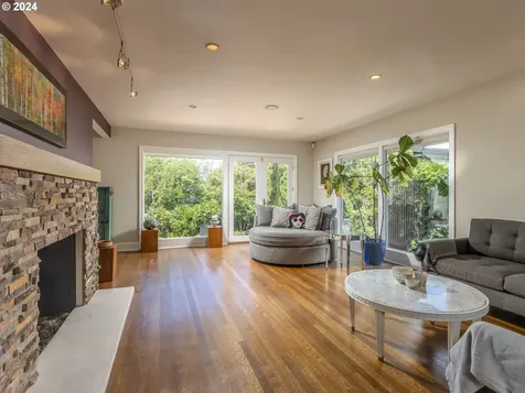 3200 NW Greenbriar Terrace Portland OR 97210
