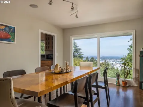 3200 NW Greenbriar Terrace Portland OR 97210