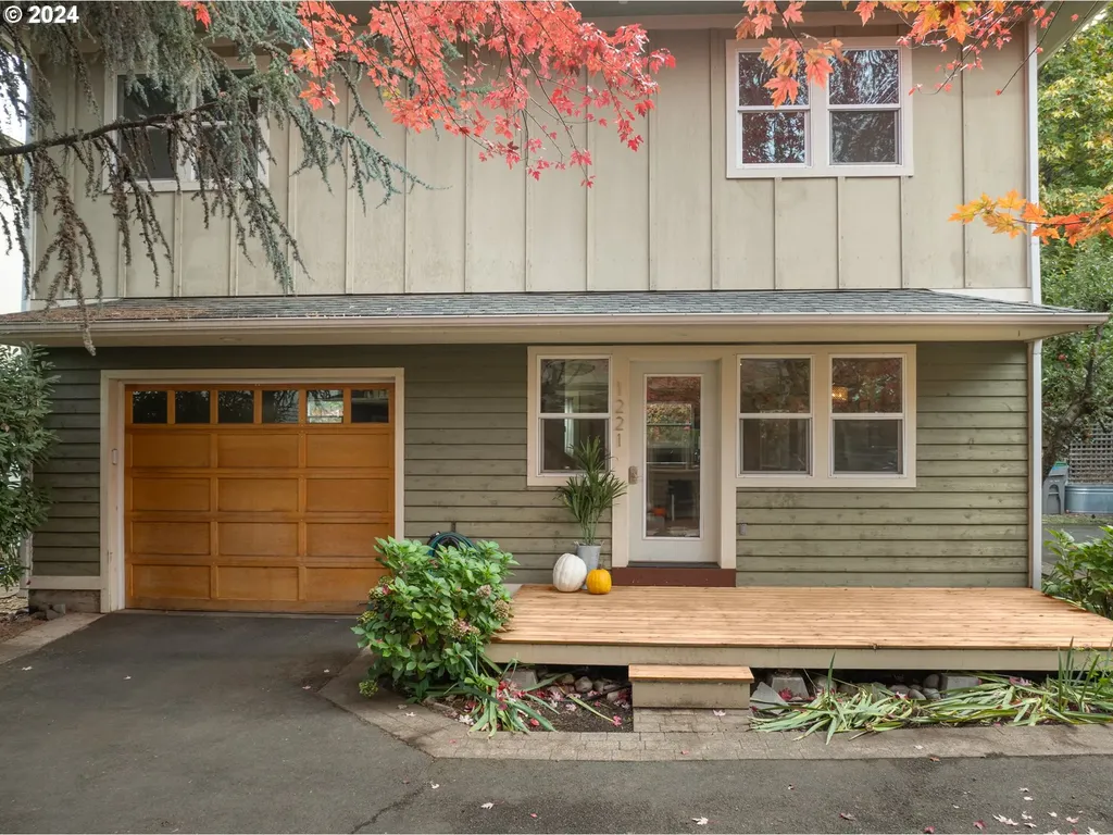 1221 Eugene Street Hood River OR 97031