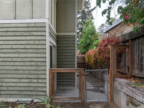 1221 Eugene Street Hood River OR 97031