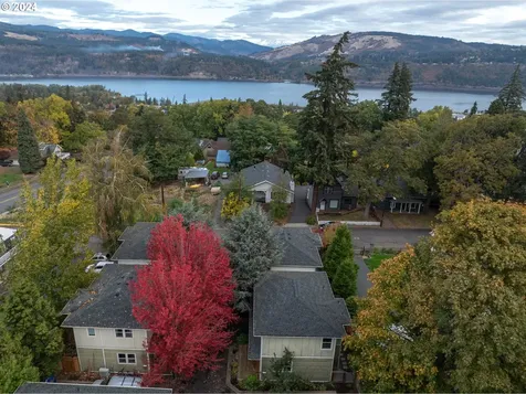 1221 Eugene Street Hood River OR 97031