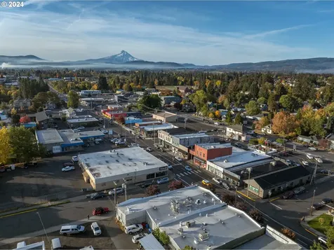 1221 Eugene Street Hood River OR 97031