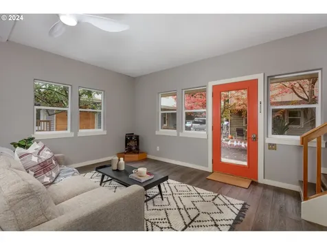 1221 Eugene Street Hood River OR 97031
