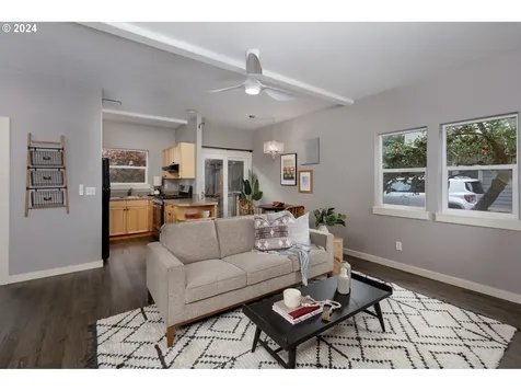 1221 Eugene Street Hood River OR 97031