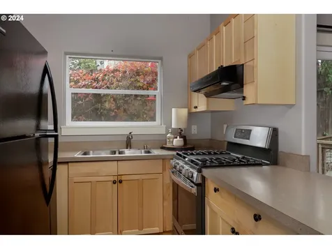 1221 Eugene Street Hood River OR 97031