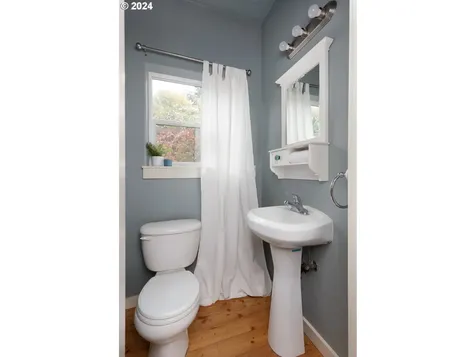 1221 Eugene Street Hood River OR 97031