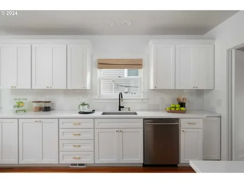 2836 Ne 10th Avenue Portland OR 97212
