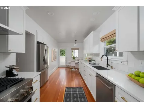 2836 Ne 10th Avenue Portland OR 97212