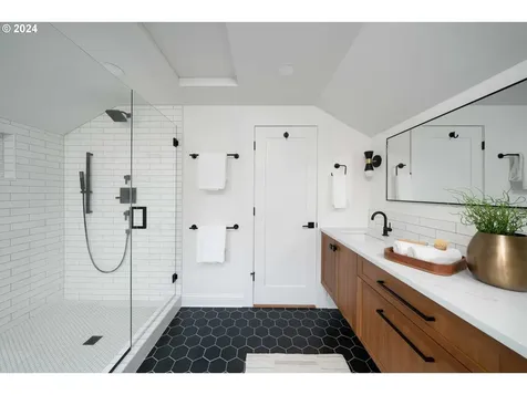 2836 Ne 10th Avenue Portland OR 97212