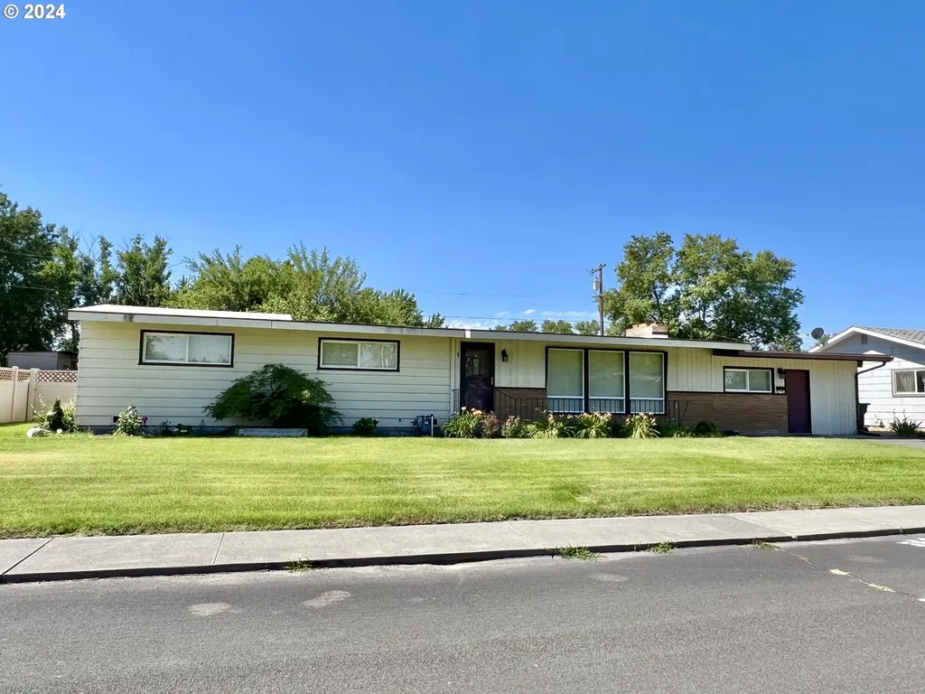 23 W Cedar Drive Hermiston OR 97838