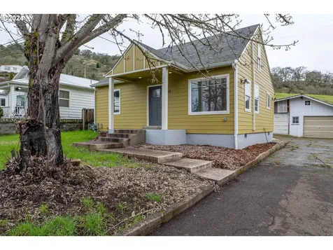 1849 SE Ichabod Street Roseburg OR 97470