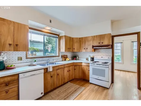 2232 Se Market Street Portland OR 97214