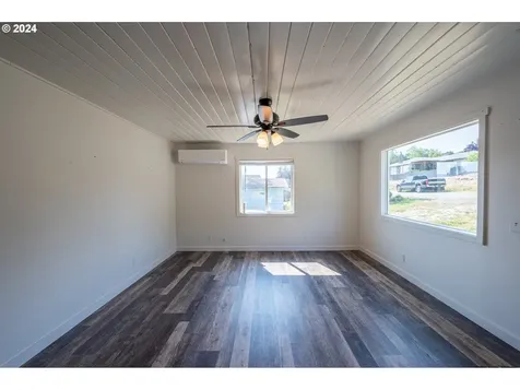 1534 Harris Street Myrtle Point OR 97458