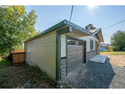 1534 Harris Street Myrtle Point OR 97458