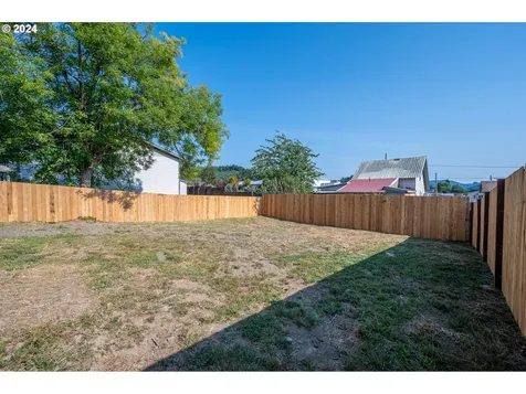 1534 Harris Street Myrtle Point OR 97458