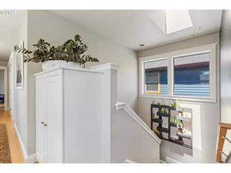 5239 NE 31st Avenue Portland OR 97211