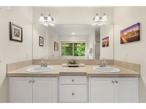 9212 NW Harvest Hill Drive Portland OR 97229