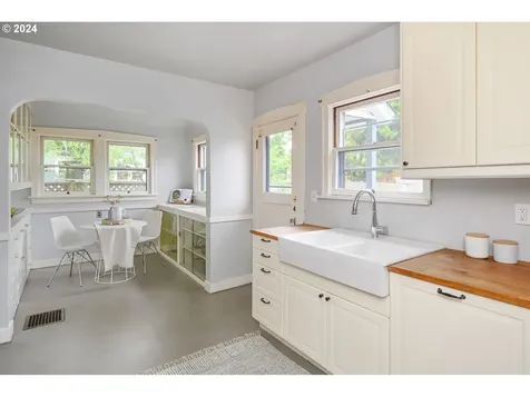 1903 Se Brooklyn Street Portland OR 97202