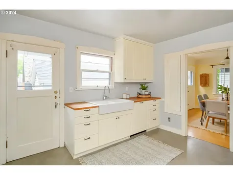 1903 Se Brooklyn Street Portland OR 97202