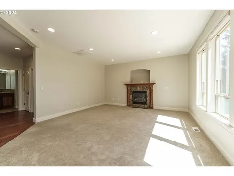 704 W S Street Washougal WA 98671