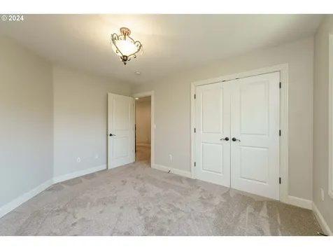 704 W S Street Washougal WA 98671
