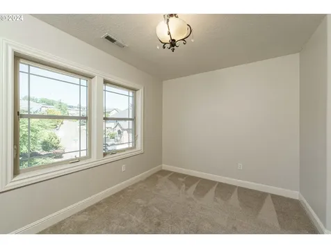 704 W S Street Washougal WA 98671